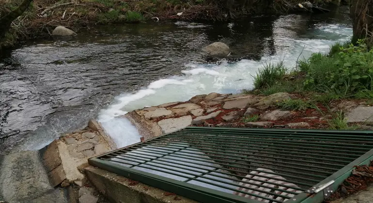 Znečistenie vodného toku Slatina v meste Hriňová